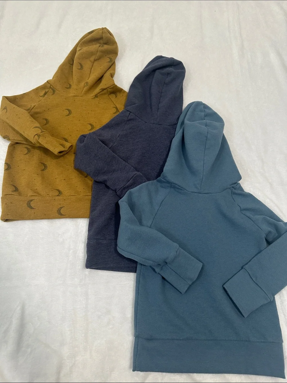 🍓 Bundle of 3 Childhoods Trademark Raglan Hoodies Size 4T